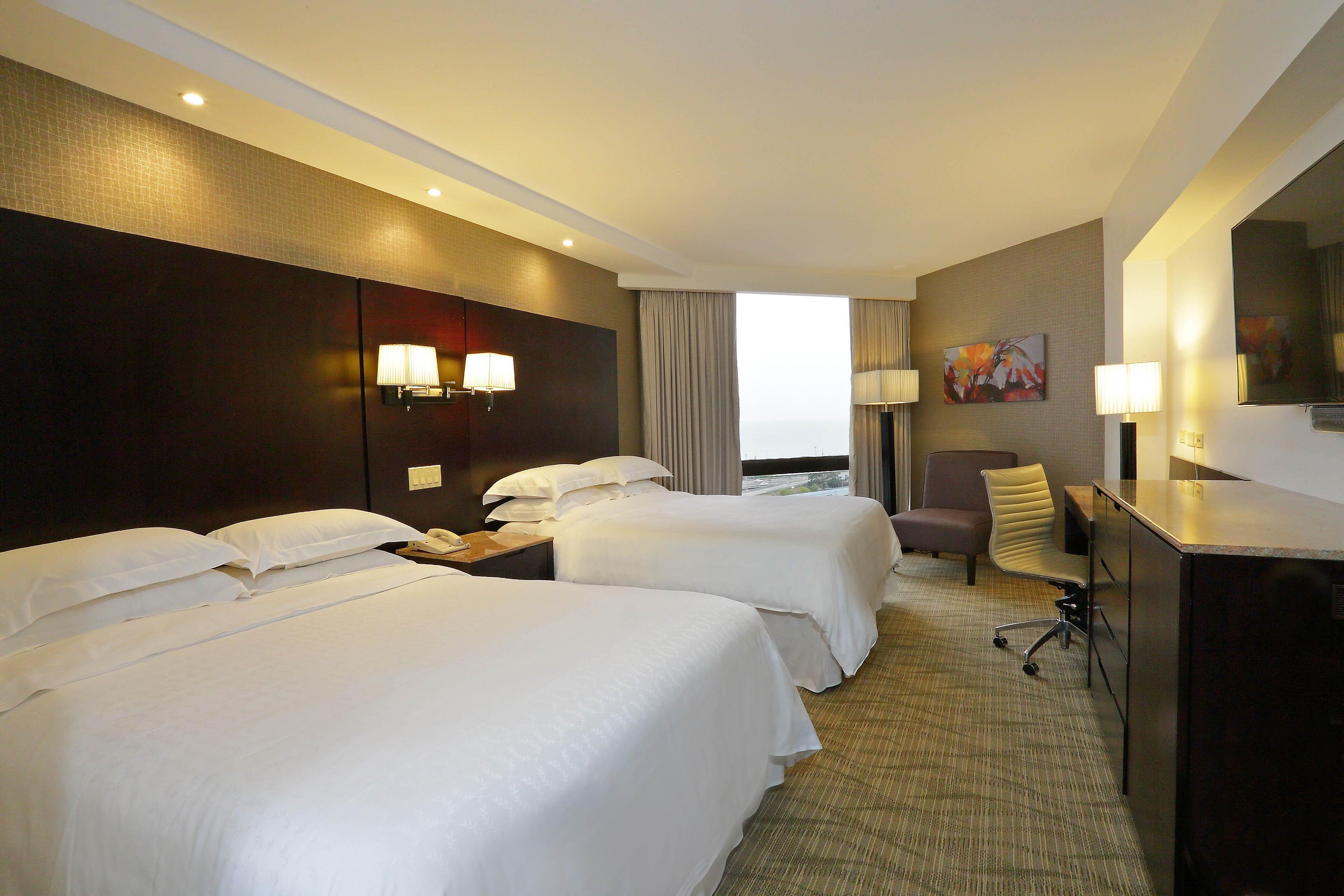 Sheraton Grand Panama Dış mekan fotoğraf A guest room at the Sheraton São Paulo.