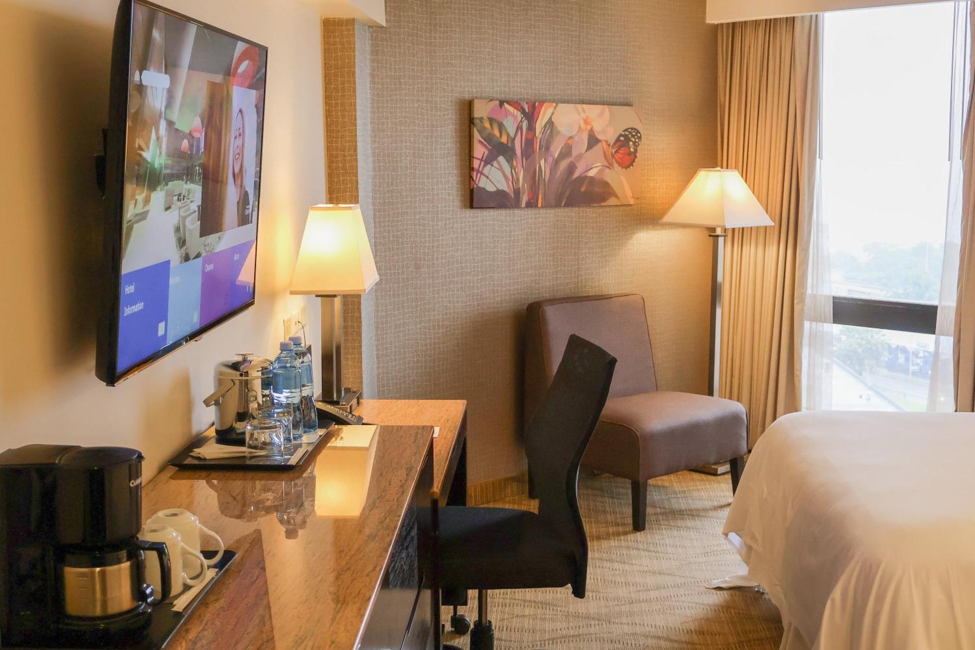 Sheraton Grand Panama Dış mekan fotoğraf A guest room at the Hilton San Francisco